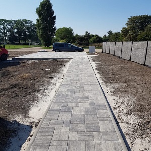 Příprava a násĺedná pokládka zámkové dlažby